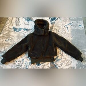 Alo Yoga olive Sherpa jacket like new cleaned pet free smoke free environment